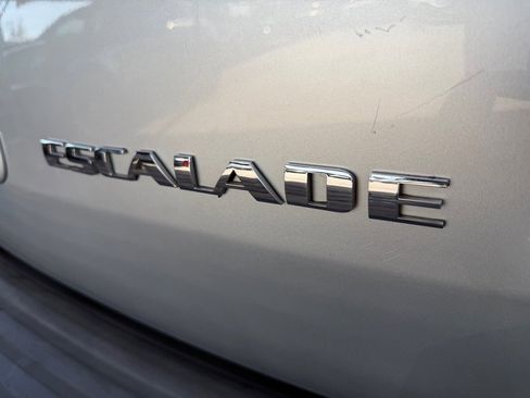 Used 2012 Cadillac Escalade ESV Luxury image 28