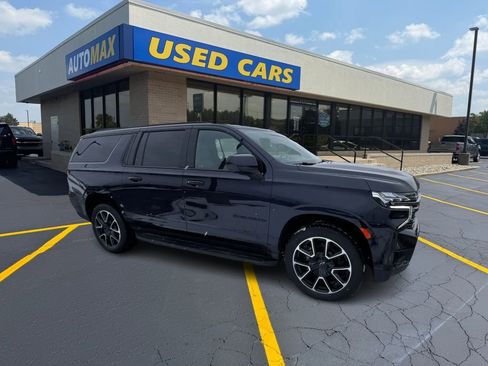 Used 2022 Chevrolet Suburban RST image 4