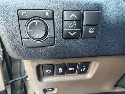 Certified 2023 Lexus GX 460 Premium w/ Accessory Package AWD/4WD image 16