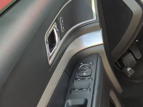 Used 2017 Ford Explorer XLT w/ Equipment Group 202A image 13