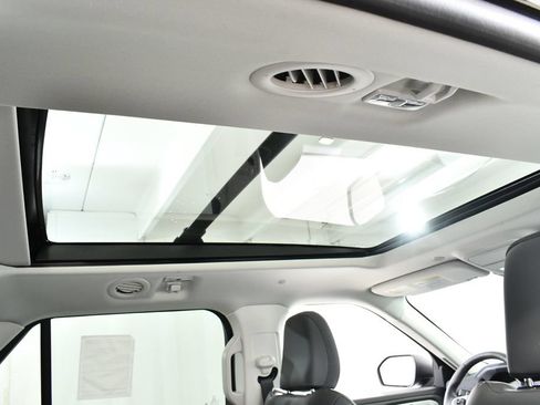 New 2026 Ford Explorer Active AWD/4WD image 18