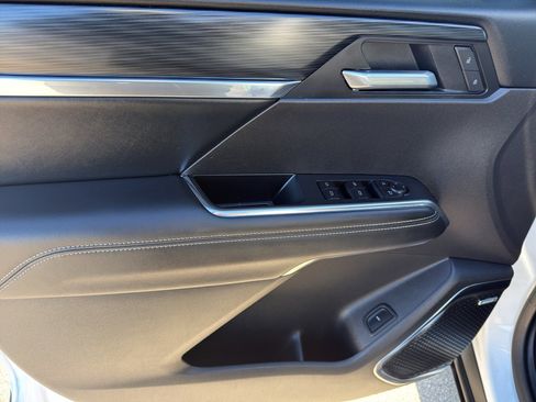 Used 2025 GMC Acadia Elevation image 14