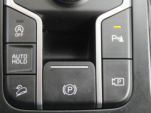 Certified 2025 Kia Sorento S w/ Panoramic Sunroof Package image 37