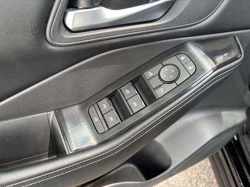 Used 2025 Nissan Rogue SV FWD image 18