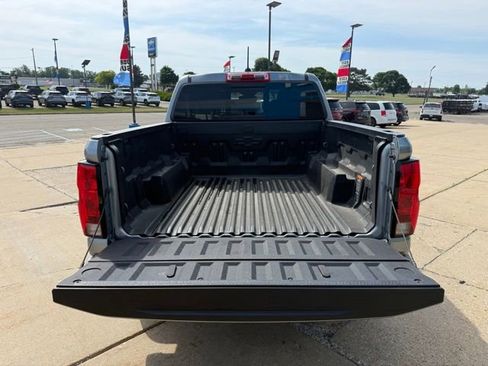 Used 2026 Chevrolet Colorado LT AWD/4WD image 32