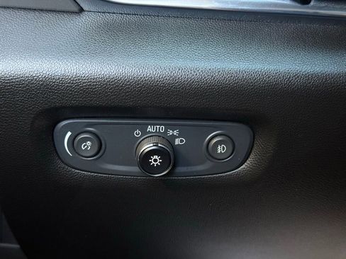 Used 2019 Chevrolet Traverse LT image 26