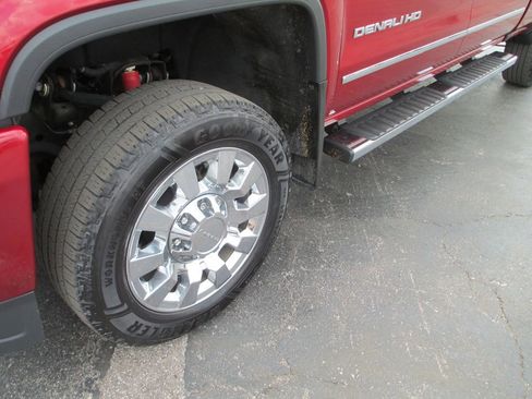 Used 2019 GMC Sierra 2500 Denali w/ Duramax Plus Package AWD/4WD image 15