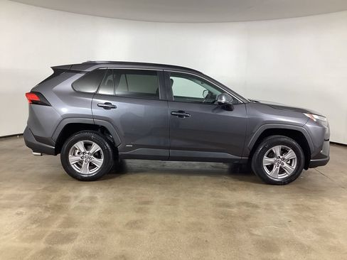 Used 2023 Toyota RAV4 XLE AWD/4WD image 4