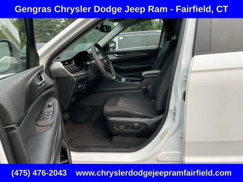 Certified 2023 Jeep Grand Cherokee Laredo X AWD/4WD image 44