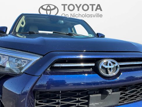 Used 2022 Toyota 4Runner SR5 Premium w/ Moonroof Package AWD/4WD image 10