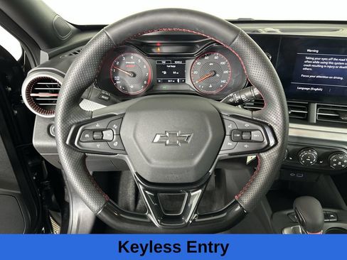 Used 2025 Chevrolet Trax RS w/ Driver Confidence Package FWD image 14
