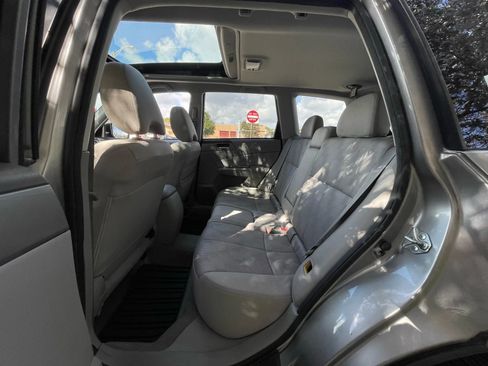Used 2010 Subaru Forester 2.5X Premium image 28