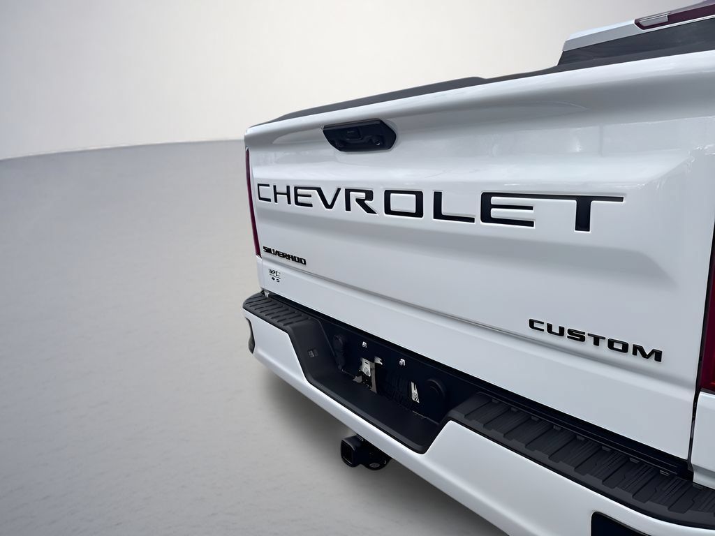Used 2025 Chevrolet Silverado 1500 Custom w/ Turbomax Blackout Package AWD/4WD image 32