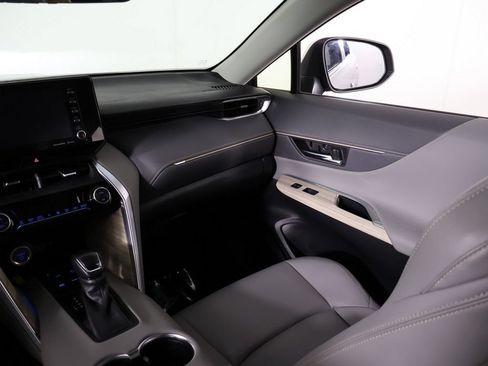 Used 2022 Toyota Venza XLE AWD/4WD image 35