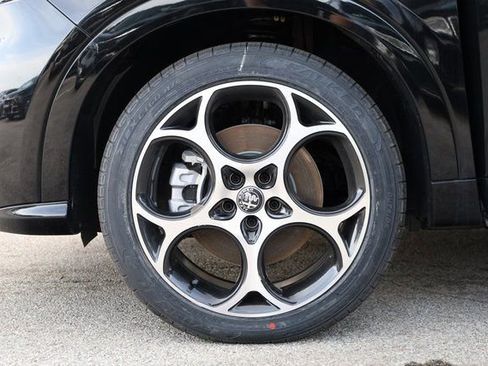 New 2025 Alfa Romeo Tonale Veloce w/ Premium Package image 8