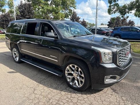 Used 2020 GMC Yukon XL Denali w/ Denali Ultimate Package AWD/4WD image 3