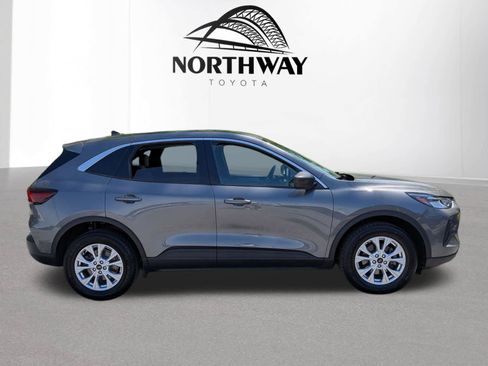 Used 2023 Ford Escape Active AWD/4WD image 2