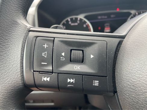 Used 2024 Nissan Rogue S AWD/4WD image 20