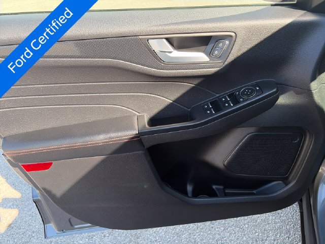 Certified 2025 Ford Escape ST-Line AWD/4WD image 11