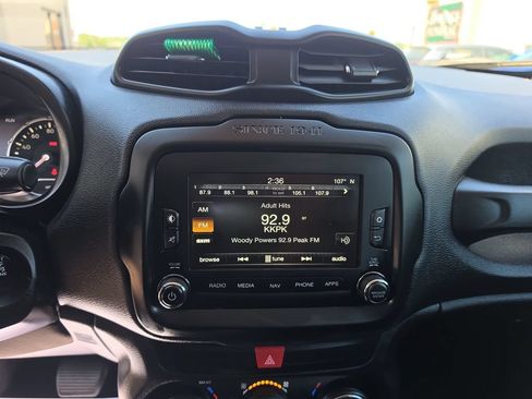 Used 2017 Jeep Renegade Altitude FWD image 17