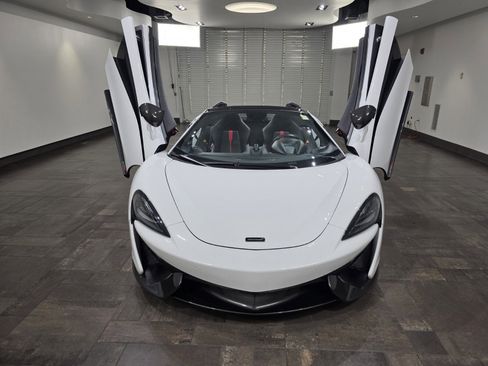 Used 2019 McLaren 570S Spider image 23
