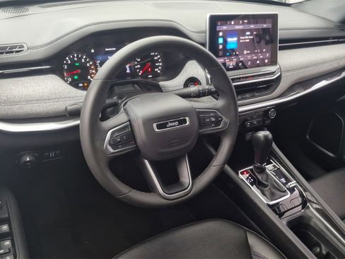 Used 2024 Jeep Compass Latitude image 15