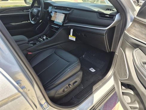 New 2026 Jeep Grand Cherokee Limited RWD image 30