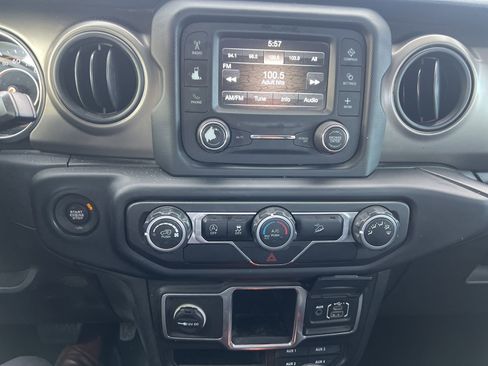 Used 2018 Jeep Wrangler Unlimited Sport image 30