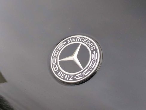 Used 2025 Mercedes-Benz GLC 300 4MATIC image 12