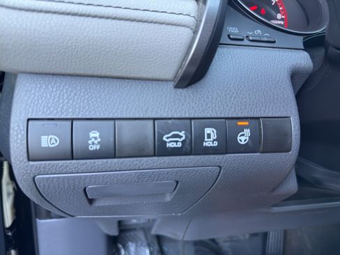 Used 2022 Toyota Camry XSE FWD image 13