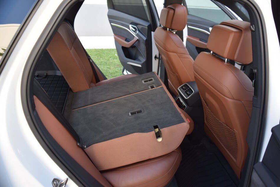 Used 2019 Audi e-tron Prestige w/ Prestige Package AWD/4WD image 81