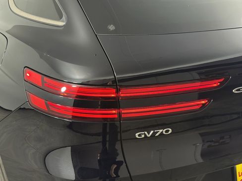 Used 2024 Genesis GV70 3.5T Sport w/ Sport Prestige Package AWD/4WD image 41