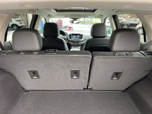 Used 2024 GMC Terrain Denali w/ Black Diamond Edition image 16