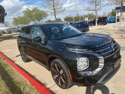 Used 2026 Mitsubishi Outlander SE image 1