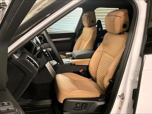 New 2026 Land Rover Discovery Limited Edition AWD/4WD image 8