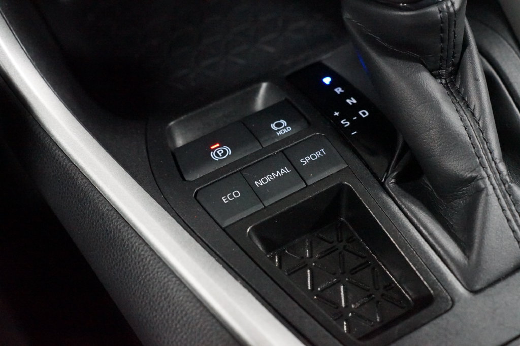 Certified 2025 Toyota RAV4 XLE FWD image 22