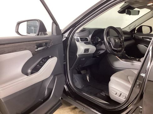 Used 2020 Toyota Highlander Platinum AWD/4WD image 9