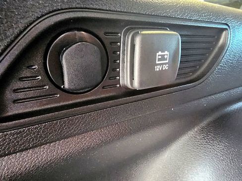 Used 2023 Jeep Grand Cherokee Laredo AWD/4WD image 10
