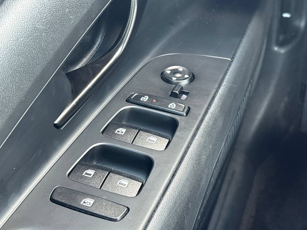 Used 2025 Hyundai Elantra Sport FWD image 12