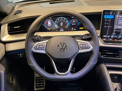 New 2026 Volkswagen Tiguan SE R-Line FWD image 13