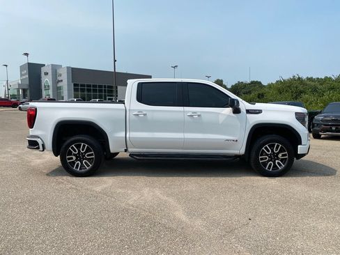 Used 2025 GMC Sierra 1500 AT4 w/ AT4 Premium Package AWD/4WD image 7