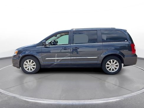 Used 2014 Chrysler Town & Country Touring FWD image 5