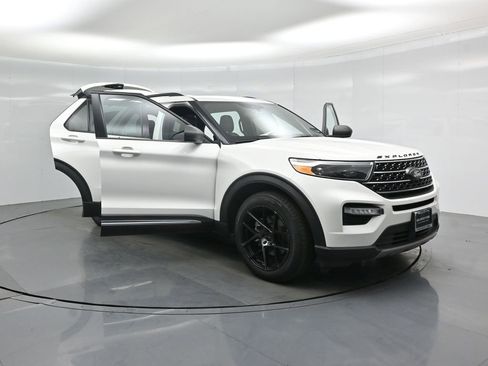 Certified 2020 Ford Explorer XLT w/ Equipment Group 202A image 34