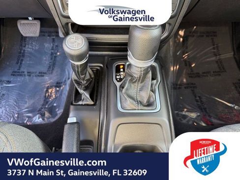 Used 2025 Jeep Wrangler Sahara image 27