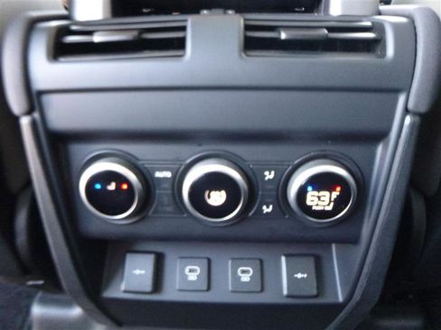 Used 2022 Land Rover Defender 110 SE image 22