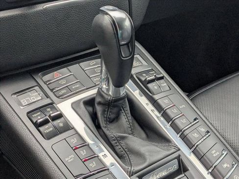 Used 2016 Porsche Macan Turbo image 12