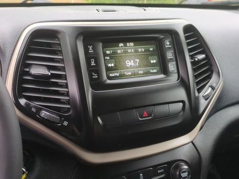 Used 2014 Jeep Cherokee Latitude FWD image 35