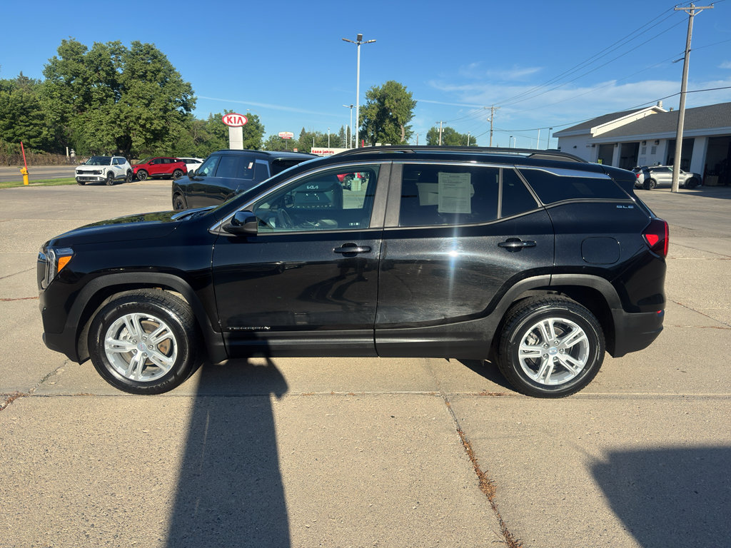 Used 2022 GMC Terrain SLE w/ Driver Convenience Package AWD/4WD image 1