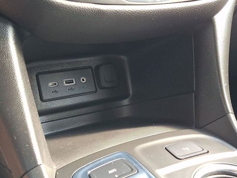 Used 2023 Chevrolet Equinox LT AWD/4WD image 15