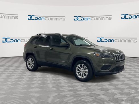 Used 2021 Jeep Cherokee Latitude AWD/4WD image 2